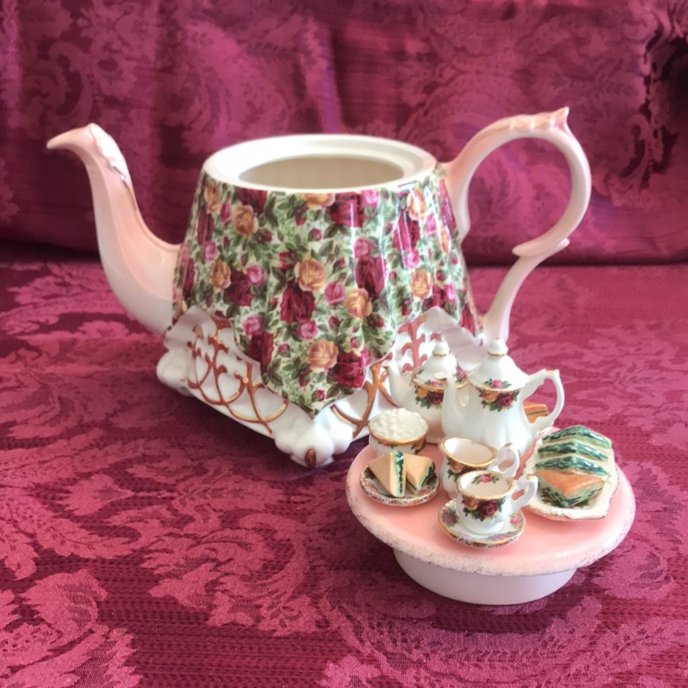 ๐ฅHOST PICK๐ฅRARE 24kt Gold Trim Royal Albert Old Country Roses Decorative Teapot - Picture 10 of 10